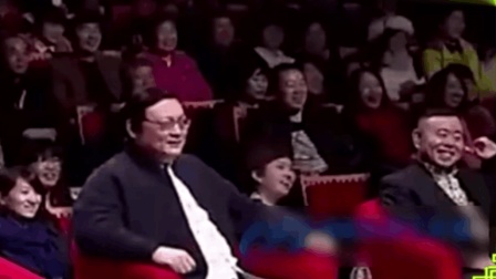 小品《卖豆腐》超好笑， 逗得台下的老梁和潘