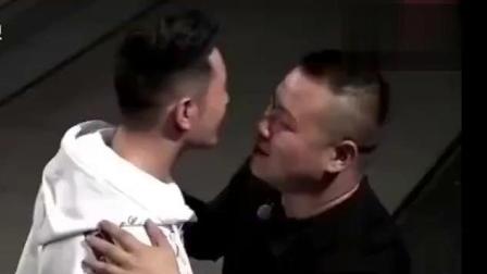 岳云鹏即兴说相声 强行解释不说 尴尬了黄晓