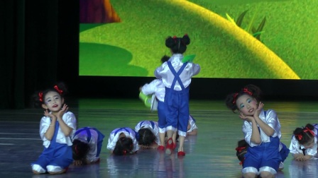 幼儿舞蹈《劳动最光荣》