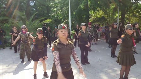 《北京陶然亭北门水兵舞团》单人水兵舞晨练