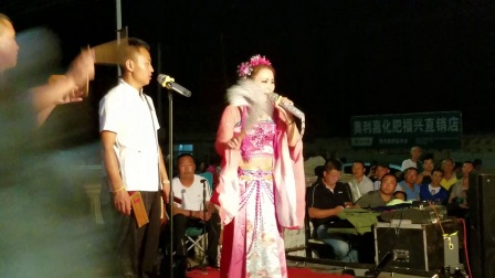 二人转演员七岁红唱的《包公赔情》