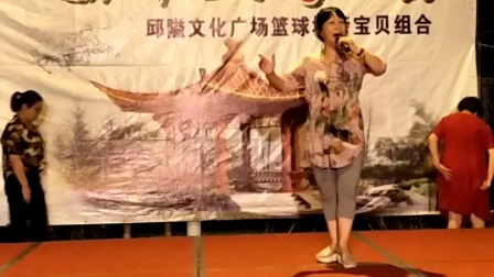 邱隘蓝球场旁边宝贝组合越剧演唱骂堂