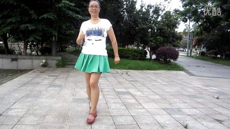 舞灵美娜子广场舞《溜溜的她》正面 背面演