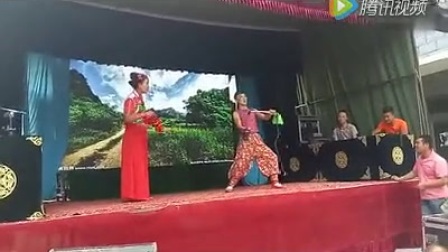 包头市东河区正在唱二人台《挎嫂嫂》
