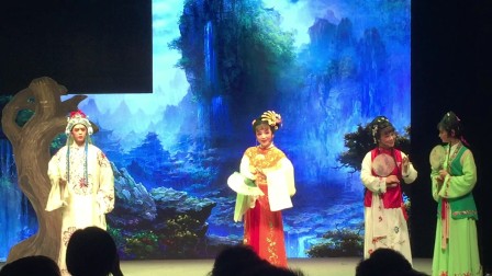 厦门歌仔戏研习中心《春草闯堂》片段
