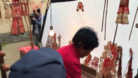 乡村窑洞皮影戏