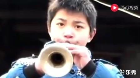 13岁农村男孩唢呐吹奏《十二月哭灵》现场超