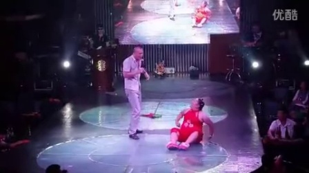 搞笑二人转组合张明 虎妞现场爆笑粗口二人转表演空中下载