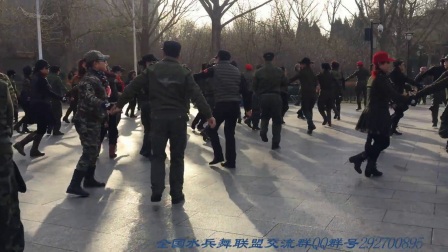 北京陶然亭公园北门晨练第二套水兵舞