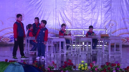 天等县城南小学2018迎新晚会6 五年级小品《