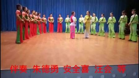 长孙凤华在凤阳科技学校辅导学生排练泗州戏