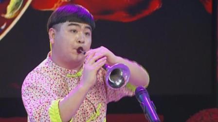 二人转胖小子表演一段传统民乐 唢呐吹的欢