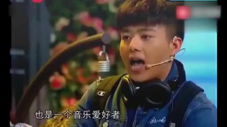 《翻脸》贾玲张小斐小品 爆笑上演