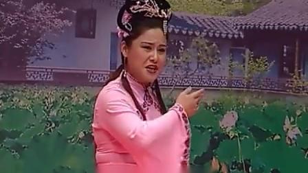 二人转演员小豆豆演唱《祖国的大好山河寸土