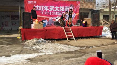 安徽阜阳 实拍皖北农村二人转演出， 演员只一