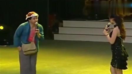 《傻子吃豆腐》经典二人转爆笑全场