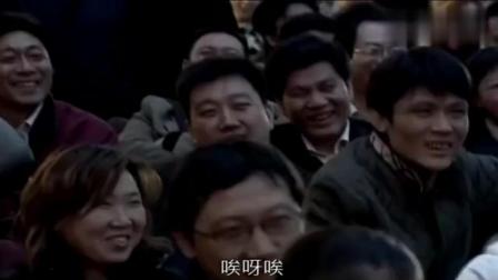 《于谦骑车》郭德纲早年露天相声 台下笑声