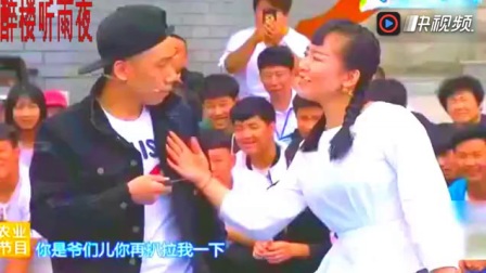 李静小品《抢劫》抢劫的碰见这样的姑娘要疯