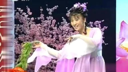 《打秋千》闫学晶二人转 扮相超美