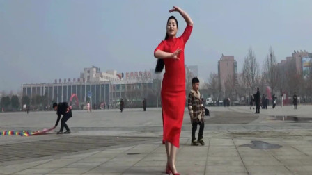 广场舞《青青世界广场舞》舞姿时尚简单好看