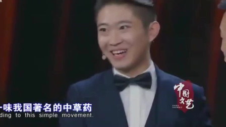 相声《不信你不笑》笑料不断 逗得全场哈哈