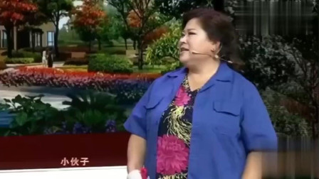二人转搞笑小品《求婚找错地方》笑翻观众