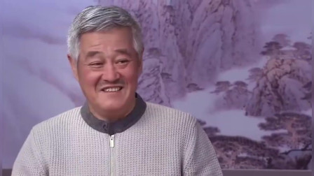 宋晓峰跟女朋友给赵本山敬酒 没想到赵本山眼睛直了下载