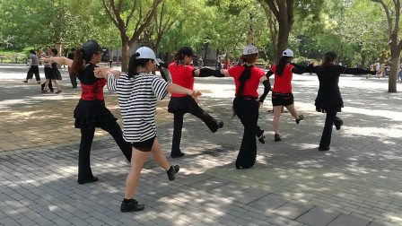 陶然亭河畔水兵舞第四套《夏天的海边》下载