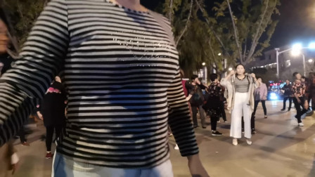 舞灵美娜子广场舞《山路十八弯》下载