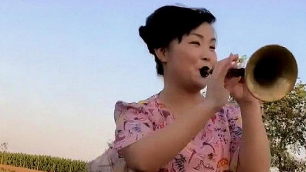 《过河》女歌手唢呐吹奏 真是经典又好听