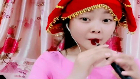 《猪八戒背媳妇》小姑娘用唢呐独奏 吹得很