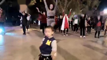 舞灵美娜子广场舞《玛尼情歌》夜舞版 高清
