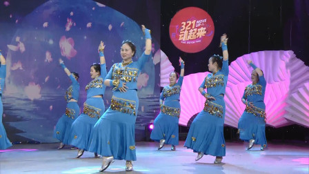孔雀舞广场舞《水月亮》辣妈们舞姿好妖娆下载