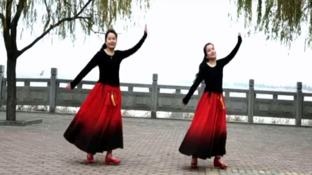 流行舞曲广场舞《你是否倦了天涯》中三双人