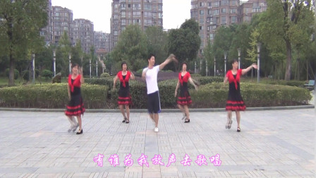 广场舞《美丽姑娘花一样》男子带头教学这效