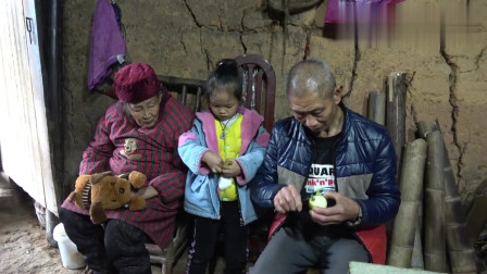 《拿钱买鞋》农村王四 老王和老李上演农村