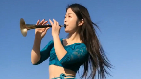 《酒醉的蝴蝶》美女唢呐吹奏独特的曲调醉人