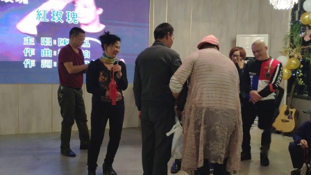 小品  《鬼节卖鱼》 2笑点横飞包袱不断引得