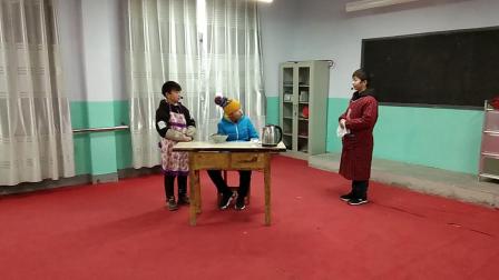 《吃面》东马胡寨小学小品 很有喜剧天分