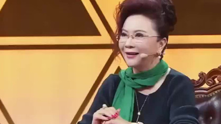 小品《顽皮的客服》台下蔡明笑翻了