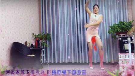 青青世界广场舞《杏花落时茶幽香》抒情韵律
