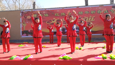 农村辣妈广场舞《过年啦》喜庆欢快又好看