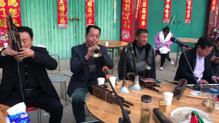 大叔唢呐吹奏军旅歌曲《小白杨》吹出了豪迈
