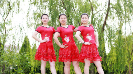 云裳广场舞《恩爱小夫妻》背面演示