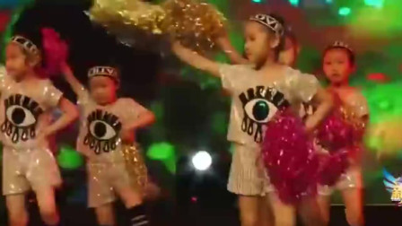 幼儿舞蹈《加加油》拉拉队的造型惊艳群众