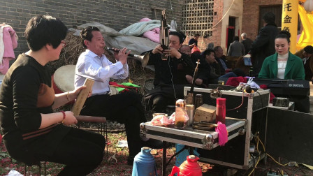 唢呐高手吹奏豫剧《李双双》我这走过一洼又