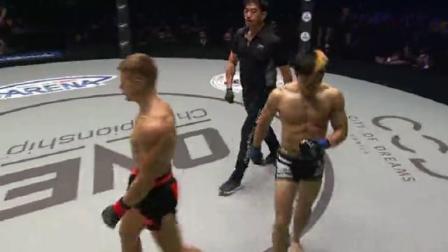 武林风 日本名将铃木博昭毫无悬念压制丹尼