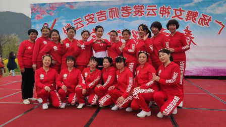 云裳广场舞《又见山里红》DJ云粉共舞版