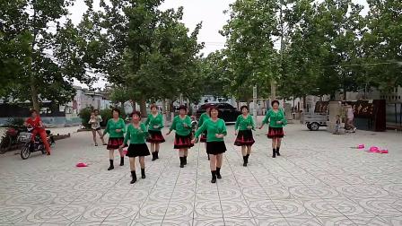 息冢辣妈广场舞《我要上春晚》