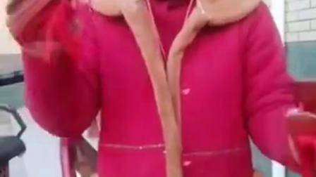 农村小妮好有才 快板一打莲花落唱起来